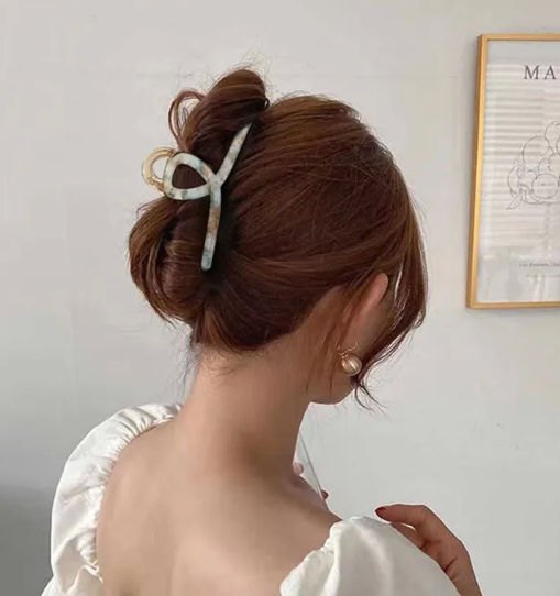 Ella Acetate & Metal Claw Clip